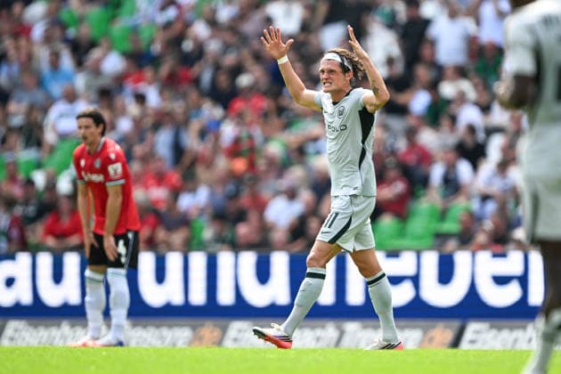 2. Bundesliga - Hannover 96 - VfL Wolfsburg am 16.08.2026 in der HDI Arena in Hannover Fabian Reese (Wolfsburg) jubelt nach dem Sieg, *** 2. Bundesliga: Hannover 96 vs. VfL Wolfsburg on August 16, 2026, at the HDI Arena in Hannover. Fabian Reese of Wolfsburg celebrates after the victory, MT