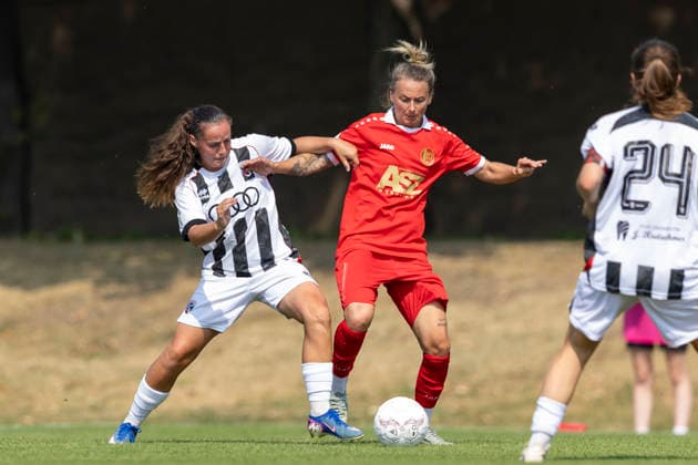 DFB-Pokal Playoffs Frauen: 1. FFV Erfurt vs. FC Ingolstadt 04; Erfurt; 16.08.2026 Mara Winter ( 2; FC Ingolstadt 04) gegen Angelina Lübcke ( 9; 1. FFV Erfurt) DFB-Pokal Playoffs Frauen: 1. FFV Erfurt vs. FC Ingolstadt 04; Sportforum Johannesplatz Erfurt; 16.08.2026 DFB REGULATIONS PROHIBIT ANY USE OF PHOTOGRAPHS AS IMAGE SEQUENCES AND OR QUASI-VIDEO. *** DFB Cup Playoffs Women s 1 FFV Erfurt vs. FC Ingolstadt 04 Erfurt August 16, 2026 Mara Winter 2 FC Ingolstadt 04 vs. Angelina Lübcke 9 1 FFV Erfurt DFB Cup Playoffs Women s 1 FFV Erfurt vs. FC Ingolstadt 04 Sportforum Johannesplatz, Erfurt, August 16, 2026 DFB regulations prohibit any use of photographs as image sequences and or quasi-video Copyright: xBEAUTIFULxSPORTS Duehringx