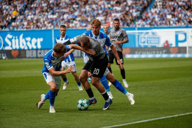 v.l. Florian Bohnert (Rostock) , Kushtrim Asallari (Waldhof) und Florian Carstens (Rostock) ; GER, FC Hansa Rostock vs. SV Waldhof Mannheim, Fußball, Männer, 3.Liga, 02.Spieltag, Spielzeit 2026 2027, 16.08.2026 Rostock Ostseestadion Mecklenburg - Vorpommern Deutschland *** From left: Florian Bohnert (Rostock), Kushtrim Asallari (Waldhof), and Florian Carstens (Rostock) GER; FC Hansa Rostock vs. SV Waldhof Mannheim; Soccer; Men; 3rd Division; Matchday 2; 2026–2027 season; August 16, 2026, Rostock Ostseestadion, Mecklenburg-Western Pomerania, Germany