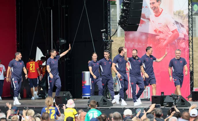 RB Leipzig Ð Saisoneroeffnung Bundesliga Leipzig, 16.08.2026, Festwiese vor der Red Bull Arena, Fussball, 1.Bundesliga, RB Leipzig, Saisoneröffnung , Im Bild: Season Heat Up 2026. Bühne. Vorstellung der Mannschaften. Trainerteam. , Nur zur redaktionellen Nutzung. Only editorial use. , *** RB Leipzig – Bundesliga Season Opener, Leipzig, August 16, 2026, Festwiese in front of the Red Bull Arena, Soccer, Bundesliga 1, RB Leipzig, Season Opener, Pictured: Season Heat Up 2026 stage, team presentation, coaching staff, For editorial use only, Picture Point