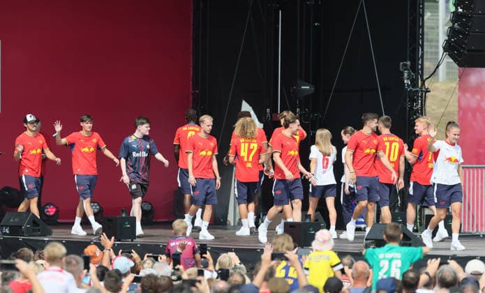 RB Leipzig Ð Saisoneroeffnung Bundesliga Leipzig, 16.08.2026, Festwiese vor der Red Bull Arena, Fussball, 1.Bundesliga, RB Leipzig, Saisoneröffnung , Im Bild: Season Heat Up 2026. Bühne. Vorstellung der Mannschaften, Nur zur redaktionellen Nutzung. Only editorial use. , *** RB Leipzig – Bundesliga Season Opener, Leipzig, August 16, 2026, Festwiese in front of the Red Bull Arena, Soccer, Bundesliga 1, RB Leipzig, Season Opener, Pictured: Season Heat Up 2026 stage, team introductions, For editorial use only, Picture Point