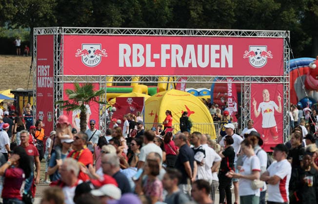 RB Leipzig Ð Saisoneroeffnung Bundesliga Leipzig, 16.08.2026, Festwiese vor der Red Bull Arena, Fussball, 1.Bundesliga, RB Leipzig, Saisoneröffnung , Im Bild: Season Heat Up 2026. Rahmenprogramm. , Nur zur redaktionellen Nutzung. Only editorial use. , *** RB Leipzig – Bundesliga Season Opener, Leipzig, August 16, 2026, Festwiese in front of the Red Bull Arena, Soccer, Bundesliga 1, RB Leipzig, Season Opener, Pictured: Season Heat Up 2026 supporting program, For editorial use only, Picture Point