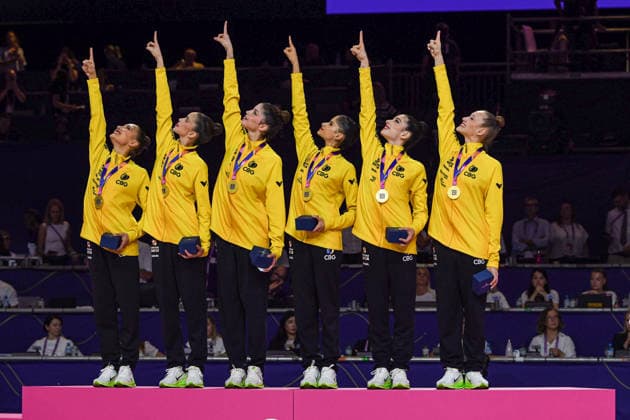 August 16, 2026, Frankfurt, Hesse, Germany: The Brazil team, comprised of MARIA EDUARDA ARAKAKI, MARIA PAULA CAMINHA, MARIANA GONCALVES, SOFIA PEREIRA, and NICOLE PIRCIO, POINT UPWARDS after winning the 42nd Rhythmic gymnastics, Rhythmische Sportgymnastik, RSG World Championships group three hoops and two pairs clubs finals in the Festhalle in Frankfurt, Hesse, Germany on Sunday, August 16, 2026. 2026 Rhythmic Gymnastics World Championships Group Finals  - ZUMAd168 20260816_zsp_d168_060 Copyright: xKaixDambachx