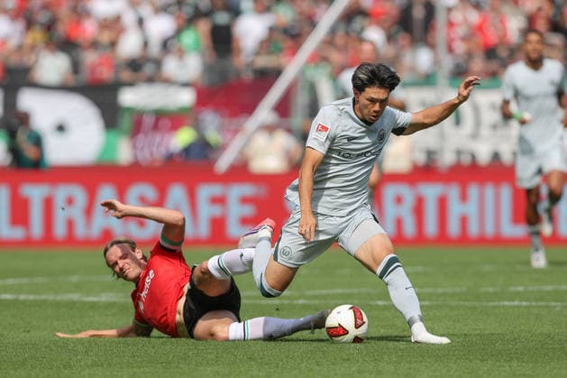 16.08.2026, xtgx, Fussball 2. Bundesliga, Hannover 96 - VfL Wolfsburg, v.l. Stefan Teitur Thordarson (Hannover, 23) Kento Shiogai (Wolfsburg, 7) Zweikampf, Duell, Kampf, tackle (DFL DFB REGULATIONS PROHIBIT ANY USE OF PHOTOGRAPHS as IMAGE SEQUENCES and or QUASI-VIDEO) Hannover *** August 16, 2026, xtgx, Soccer 2. Bundesliga, Hannover 96 vs. VfL Wolfsburg, from left: Stefan Teitur Thordarson (Hannover), 23 Kento Shiogai (Wolfsburg), 7 Tackle, duel, battle, tackle DFL DFB REGULATIONS PROHIBIT ANY USE OF PHOTOGRAPHS as IMAGE SEQUENCES and or QUASI-VIDEO Hannover