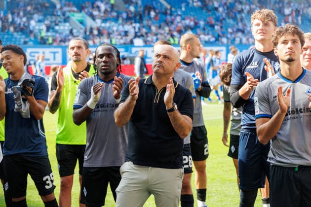 Trainer Rui Mota (Waldhof) und seine Spieler bedanken sich bei den Fans; GER, FC Hansa Rostock vs. SV Waldhof Mannheim, Fußball, Männer, 3.Liga, 02.Spieltag, Spielzeit 2026 2027, 16.08.2026 Rostock Ostseestadion Mecklenburg - Vorpommern Deutschland *** Coach Rui Mota of Waldhof and his players thank the fans GER, FC Hansa Rostock vs. SV Waldhof Mannheim, Soccer, Men, 3rd Division, Matchday 2, 2026–2027 Season, August 16, 2026, Rostock Ostseestadion, Mecklenburg-Western Pomerania, Germany