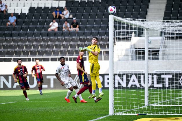 LUGANO, SWITZERLAND - AUGUST 16: goalkeeper Leonardo Sacchelli of Vedeggio watches the ball hit the crossbar during the Swiss Cup match between Vedeggio Calcio and FC Lugano at AIL Arena on August 16, 2026 in Lugano, Switzerland. Lugano AIL Arena Ticino Switzerland *** LUGANO, SWITZERLAND, AUGUST 16: Goalkeeper Leonardo Sacchelli of Vedeggio watches the ball hit the crossbar during the Swiss Cup match between Vedeggio Calcio and FC Lugano at AIL Arena on August 16, 2026, in Lugano, Switzerland. Lugano, AIL Arena, Ticino, Switzerland Copyright: xJustPictures.ch AndreaxBrancax jp-en-EuSpIm-AB_16082026_3855