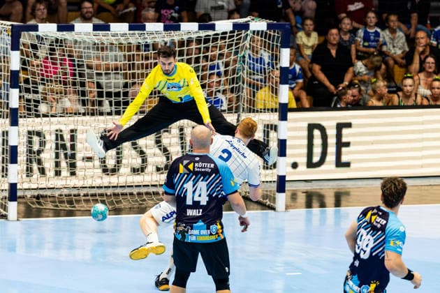 16.08.2026, GER, Handball, Maenner, Saison 26 27, Wartburg-Cup presented by Koetter Security, ThSV Eisenach - TBV Lemgo Lippe Matija Spikic (ThSV Eisenach,1), Nicolai Theilinger (TVB Lemgo-Lippe) 99817 Eisenach Werner-Assmann-Halle Am Sportp Thueringen Deutschland *** August 16, 2026, GER, Handball, Men, Season 26–27, Wartburg Cup presented by Koetter Security, ThSV Eisenach vs. TVB Lemgo Lippe, Matija Spikic (ThSV Eisenach), 1; Nicolai Theilinger (TVB Lemgo Lippe), 99817 Eisenach, Werner Assmann Hall, Am Sportp, Thuringia, Germany