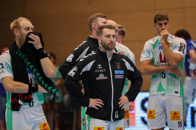 16.08.2026, xgox, Handball - Wartburg Cup SC Magdeburg - SG Flensburg-Handewitt emspor, v.l. Matthias Musche (Magdeburg, 6), Lukas Mertens (Magdeburg, 22) enttaeuscht, schaut enttaeuscht, niedergeschlagen, disappointed Eisenach *** August 16, 2026, xgox, Handball Wartburg Cup SC Magdeburg vs. SG Flensburg Handewitt emspor, from left: Matthias Musche (Magdeburg), 6; Lukas Mertens (Magdeburg), 22—disappointed, looking disappointed, dejected, disappointed Eisenach