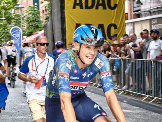 16.08.2026 ADAC Cyclassics Hamburg 2026 Bild zeigt Sieger Paul Marnier (FRA) im Ziel - *** August 16, 2026 ADAC Cyclassics Hamburg 2026 The photo shows winner Paul Marnier (FRA) crossing the finish line
