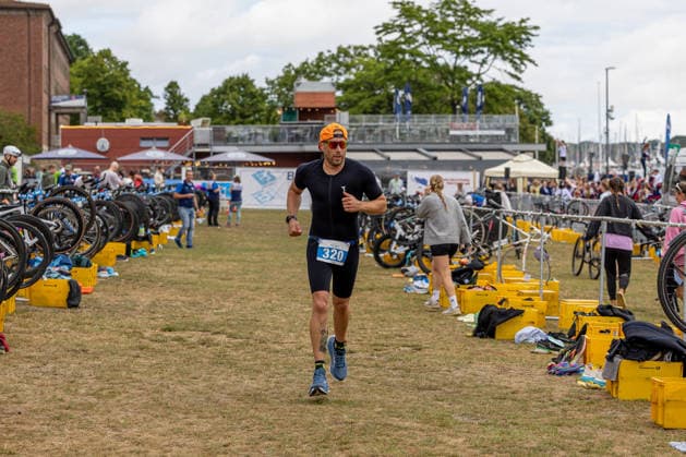 16.08.2026 USC Kiel 37. KN Förde Triathlon 2026 Sprinttriathlon Gruppe 2 (Männer, ab AK 35) Wechselzone Kiel Reventlouwiese Schleswig Holstein Deutschland *** August 16, 2026 USC Kiel 37 KN Förde Triathlon 2026 Sprint Triathlon Group 2 Men, Age Group 35 and up Transition Area: Kiel Reventlouwiese, Schleswig-Holstein, Germany