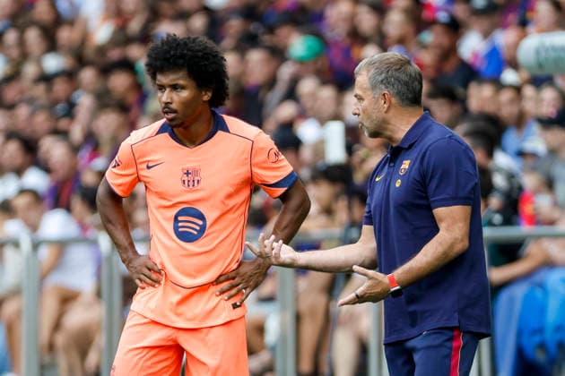 Karim Adeyemi FC Barcelona, Barca 14) und Hansi Flick (FC Barcelona, Trainer) im Dialog, im Gespräch, im Austausch, in Kommunikation , Schweiz, Fussball, Testspiel, 2026 2027, FC Basel vs. FC Barcelona, 16.08.2026, Basel Sankt Jakob Park Schweiz *** Karim Adeyemi (FC Barcelona), 14, and Hansi Flick (FC Barcelona), coaches in dialogue, in conversation, exchanging ideas, communicating; Switzerland, soccer, friendly match, 2026–2027, FC Basel vs. FC Barcelona, August 16, 2026, St. Jakob Park, Basel, Switzerland Copyright: xGrantxHubbsx