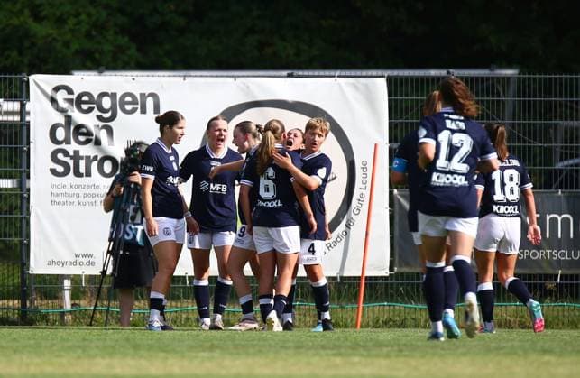 16.08.2026, xcex, GER, Hamburg, Adolf-Jaeger-Kampfbahn, Frauenfussball, Regionalliga, 2. Frauen-Bundesliga, DFB-Pokal Frauen, Saison 2026 2027, Playoffs, FC St. Pauli - SV Meppen, Torjubel SV Meppen, Jubel, Freude, Emotionen, Goal celebration, Genesis Castrellon (SVM) erzielt das Tor zum 1:0 DFL regulations prohibit any use of photographs as image sequences and or quasi-video *** August 16, 2026, xcex, GER, Hamburg, Adolf Jaeger Kampfbahn, Women s Soccer, Regionalliga, Women s 2nd Bundesliga, DFB Women s Cup, 2026–2027 Season, Playoffs, FC St. Pauli vs. SV Meppen, SV Meppen goal celebration, celebration, joy, emotions, Goal celebration, Genesis Castrellon (SVM) scores the goal to make it 1–0. DFL regulations prohibit any use of photographs as image sequences and or quasi-video.