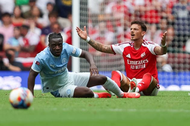 Arsenal v Manchester City FA Community Shield Ben White of Arsenal reacts to a foul given against him on Jeremy Doku of Manchester City during the FA Community Shield match between Arsenal and Manchester City at the Principality Stadium, Cardiff 16 08 2026 UK Newspapers OUT Copyright: xKaraxThomasx FIL-23790-0026