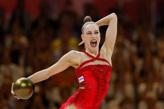 Darja Varfolomeev (GER) mit dem Ball im Finale Ball bei der Rhythmischen Sportgymnastik-Weltmeisterschaft 2026 in Frankfurt am Main, Deutschland, am 16. August 2026. Varfolomeev gewinnt Gold. Darja Varfolomeev (GER) with the ball during the ball final at the Rhythmic gymnastics, Rhythmische Sportgymnastik, RSG World Championships 2026 in Frankfurt am Main, Germany, on August 16, 2026. Varfolomeev wins gold. *** Darja Varfolomeev (GER) with the ball in the ball final at the 2026 Rhythmic Gymnastics World Championships in Frankfurt am Main, Germany, on August 16, 2026. Varfolomeev wins gold. Darja Varfolomeev (GER) with the ball during the ball final at the 2026 Rhythmic Gymnastics World Championships in Frankfurt am Main, Germany, on August 16, 2026. Varfolomeev wins gold. Copyright: HMBxMedia xHeikoxBecker
