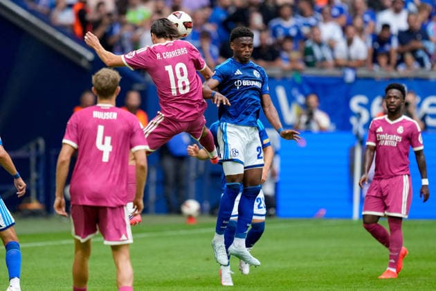 Alvaro Carreras (Real Madrid CF) und Junior Adamu (FC Schalke 04) battle for the ball during the during the Pre-Season Friendly match between FC Schalke 04 and Real Madrid at Veltins Arena on August 16, 2026 in Gelsenkirchen, Germany. (Photo by Alex Gottschalk DeFodi Images) - *** Alvaro Carreras of Real Madrid CF and Junior Adamu of FC Schalke 04 battle for the ball during the preseason friendly match between FC Schalke 04 and Real Madrid at Veltins Arena on August 16, 2026, in Gelsenkirchen, Germany. Photo by Alex Gottschalk, DeFodi Images