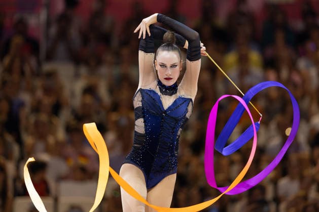 Weltmeisterschaft der Rhythmischen Sportgymnastik Weltmeisterin mit dem Band: Darja Varfolomeev (Deutschland). Weltmeisterschaft der Rhythmischen Sportgymnastik vom 11. bis zum 16. August in der Festhalle in Frankfurt am Main. Einzelfinale., Frankfurt am Main Hessen Deutschland Festhalle *** World Rhythmic Gymnastics Championships: World Champion in the Ribbon Event, Darja Varfolomeev, Germany; World Rhythmic Gymnastics Championships, August 11–16 at the Festhalle in Frankfurt am Main; Individual Finals, Frankfurt am Main, Hesse, Germany; Festhalle