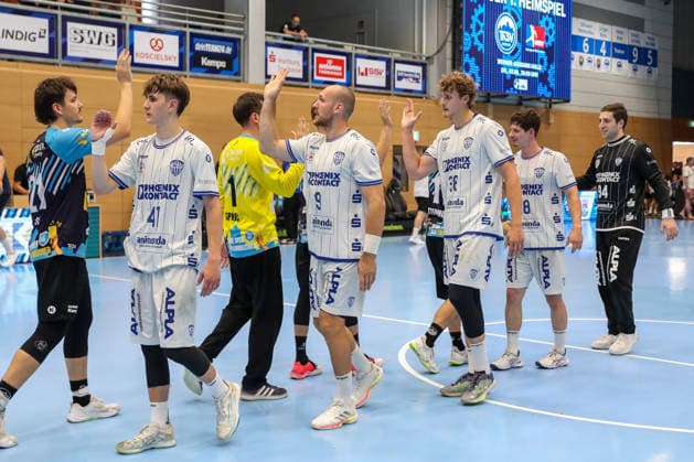 16.08.2026 ,xgox, Handball - Wartburg Cup ThSV Eisenach - TBV Lemgo-Lippe emspor, v.l. Lemgo Jubel ueber den Sieg, Jubel nach Spielende Eisenach *** August 16, 2026, xgox, Handball Wartburg Cup: ThSV Eisenach vs. TBV Lemgo Lippe emspor; from left: Lemgo celebrating the victory; Eisenach celebrating after the game