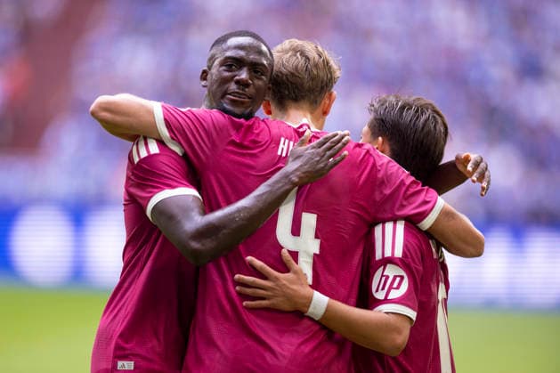 15.08.2026, Fussball, Testspiel FC Schalke 04 - Real Madrid CF. v. l. Ibrahima Konate (Real Madrid CF), Dean Huijsen (Real Madrid CF), Arda Güler (Real Madrid CF) bejubeln das Tor zum 0:2. Gelsenkirchen Veltins Arena NRW Deutschland xRHR-FOTO DEx *** August 15, 2026, Soccer, Friendly Match: FC Schalke 04 vs. Real Madrid CF. Ibrahima Konate (Real Madrid CF), Dean Huijsen (Real Madrid CF), and Arda Güler (Real Madrid CF) celebrate the goal that made the score 0–2. Gelsenkirchen, Veltins Arena, North Rhine-Westphalia, Germany. xRHR PHOTO DEx Copyright: DennisxEwert RHR-FOTOx RHR-FOTO DE