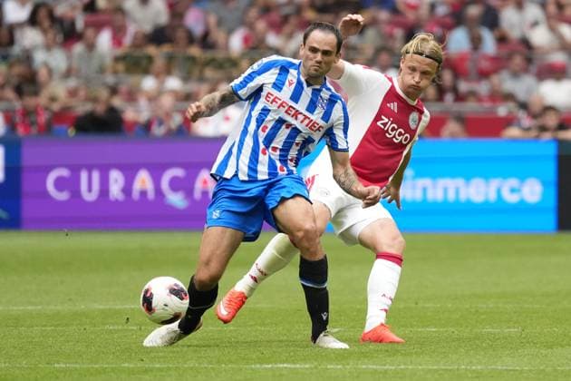 AMSTERDAM ,16-08-2026, JohanCruijff ArenA , season 2026 2027 , Dutch Eredivisie Football Match between Ajax and SC Heerenveen. Picture shows SC Heerenveen player Jacob Trenskow , Ajax player Kasper Dolberg Ajax - Heerenveen  x205780176x Copyright: