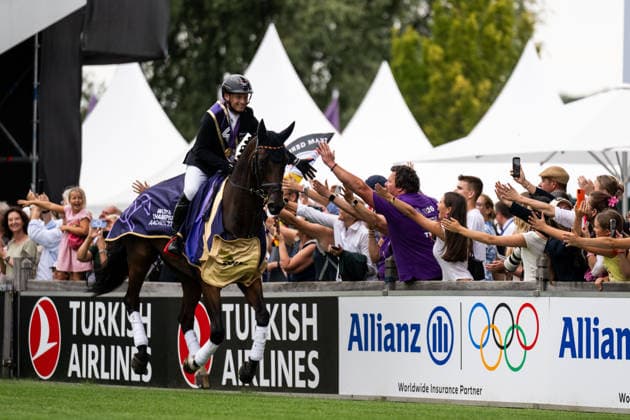 260816 Michael Jung of Germany with horse fischerChipmunk celebrates with fans after winning gold in the Eventing Show Jumping Final during day 6 of the 2026 FEI World Championships on August 16, 2026 in Aachen. Photo: Emma Wallskog BILDBYRAN kod EW EW0687 ridsport equestrian rid-vm 2026 2026 fei world championships bbeng ridsport-vm fälttävlan eventing jubel publik *** August 16, 2026: Michael Jung of Germany, riding fischerChipmunk, celebrates with fans after winning gold in the Eventing Show Jumping Final on Day 6 of the 2026 FEI World Championships on August 16, 2026 in Aachen. Photo by Emma Wallskog. BILDBYRAN code EW EW0687. equestrian sports, riding, 2026 World Championships, 2026 FEI World Championships, BBENG, equestrian sports, World Championships, eventing, celebration, audience  Copyright: EMMAxWALLSKOG BB260816EW050