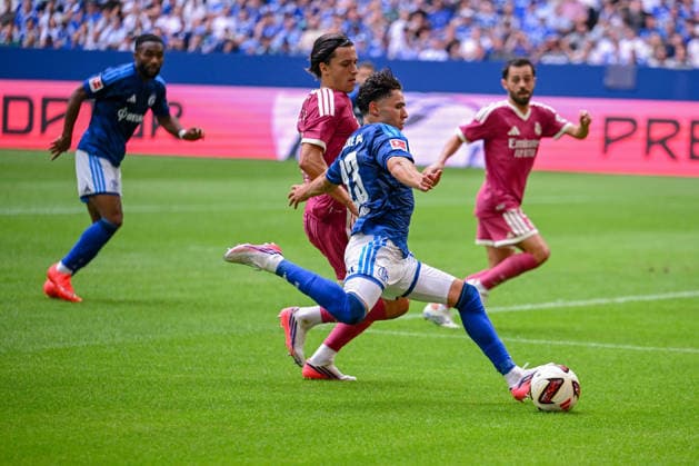 16.08.2026, Fussball, Saison 2026 2027, Testspiel, FC Schalke 04 - Real Madrid, Soufiane El-Faouzi (FC Schalke 04), Ãlvaro Carreras (Real Madrid) xRHR-FOTO YYx *** August 16, 2026, Soccer, 2026–2027 Season, Friendly Match, FC Schalke 04 vs. Real Madrid, Soufiane El Faouzi (FC Schalke 04), Álvaro Carreras (Real Madrid) xRHR PHOTO YYx Copyright: KROEGER RHR-FOTOx RHR-FOTO YY