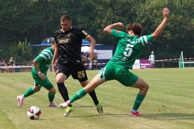 16.08.2026, xrekx, Fussball Testspiel, SV Auersmacher - SV Elversberg v.l. Luca Sirch (SV Elversberg) Julian Peitz (SV Auersmacher) Zweikampf, Aktion, action, battle for the ball (DFL DFB REGULATIONS PROHIBIT ANY USE OF PHOTOGRAPHS as IMAGE SEQUENCES and or QUASI-VIDEO) Auersmacher *** August 16, 2026, xrekx, Soccer Friendly Match, SV Auersmacher vs. SV Elversberg: Luca Sirch (SV Elversberg) and Julian Peitz (SV Auersmacher) in a tackle, action, battle for the ball. DFL and DFB regulations prohibit any use of photographs as image sequences and or quasi-video. Auersmacher