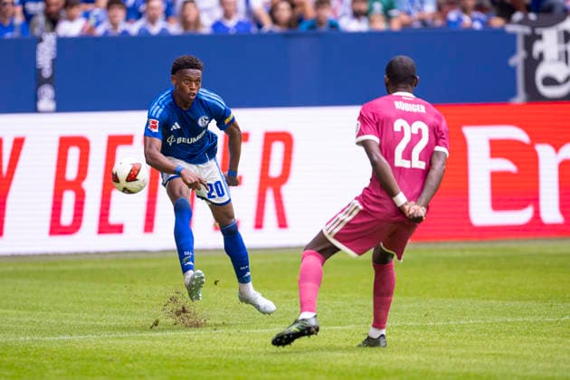 15.08.2026, Fussball, Testspiel FC Schalke 04 - Real Madrid CF. v. l. Junior Adamu (FC Schalke 04), Antonio Rüdiger (Real Madrid CF). Gelsenkirchen Veltins Arena NRW Deutschland xRHR-FOTO DEx *** August 15, 2026, Soccer, Friendly Match: FC Schalke 04 vs. Real Madrid CF, Junior Adamu (FC Schalke 04), Antonio Rüdiger (Real Madrid CF), Gelsenkirchen, Veltins Arena, North Rhine-Westphalia, Germany, xRHR, PHOTO DEx Copyright: DennisxEwert RHR-FOTOx RHR-FOTO DE