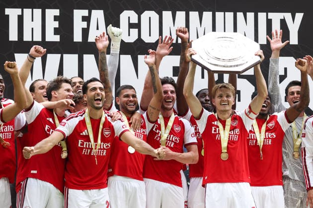 Community Shield 2026 16 August 2026, Cardiff - Community Shield 2026 Football - Arsenal v Manchester City - Martin Odegaard of Arsenal lifts the Community Shield trophy alongside his team mates - Photo: Charlotte Wilson Offside. Cardiff UK *** Community Shield 2026 16. August 2026, Cardiff Community Shield 2026 Fußball Arsenal gegen Manchester City Martin Odegaard von Arsenal hebt gemeinsam mit seinen Teamkollegen den Community-Shield-Pokal in die Höhe. Foto: Charlotte Wilson Offside Cardiff, Großbritannien  Copyright: xCharlottexWilsonx xOffsidexOffside