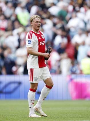 AMSTERDAM - Julian Brandt of AFC Ajax during the Dutch Eredivisie match between AFC Ajax and SC Heerenveen at the Johan Cruijff ArenA on August 16, 2026 in Amsterdam, the Netherlands. MAURICE VAN STEEN ANP Eredivisie 2026-2027 xVIxANPxSportx xMauricexvanxSteenxIVx 565626419 originalFilename: 565626419.jpg