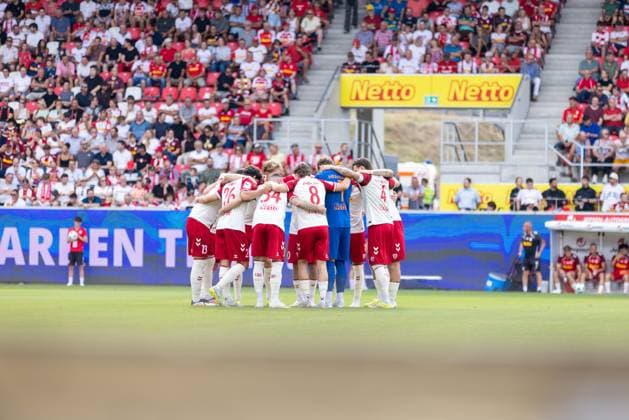 16.08.2026, Fussball, GER, Saison, 3.Liga, Saision 2026 2027, 02. Spieltag, SSV Jahn Regensburg - 1.FC Saarbrücken Mannschaftskreis der Regensburger vor dem Spiel DFL REGULATIONS PROHIBIT ANY USE OF PHOTOGRAPHS AS IMAGE SEQUENCES AND OR QUASI-VIDEO. *** August 16, 2026, Soccer, GER, Season, 3rd Division, 2026–2027 Season, Matchday 2, SSV Jahn Regensburg vs. 1. FC Saarbrücken: The Regensburg squad before the game. DFL REGULATIONS PROHIBIT ANY USE OF PHOTOGRAPHS AS IMAGE SEQUENCES AND OR QUASI-VIDEO