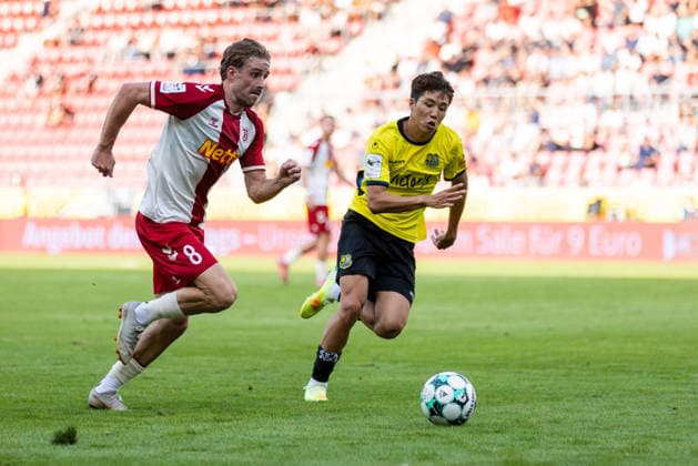 16.08.2026, Fussball, GER, Saison, 3.Liga, Saision 2026 2027, 02. Spieltag, SSV Jahn Regensburg - 1.FC Saarbrücken David Philipp (SSV Jahn Regensburg) gegen Seungjoon Lee (Saarbrücken) DFL REGULATIONS PROHIBIT ANY USE OF PHOTOGRAPHS AS IMAGE SEQUENCES AND OR QUASI-VIDEO. *** August 16, 2026, Soccer, GER, Season, 3rd Division, 2026–2027 Season, Matchday 2, SSV Jahn Regensburg vs. 1. FC Saarbrücken: David Philipp (SSV Jahn Regensburg) vs. Seungjoon Lee (Saarbrücken). DFL regulations prohibit any use of photographs as image sequences and or quasi-video.