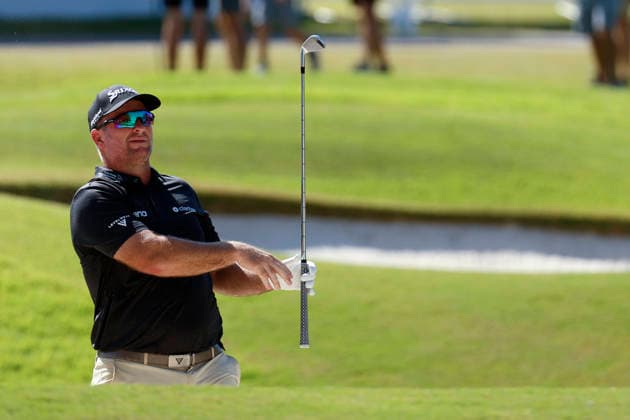 MEMPHIS, TN - AUGUST 16: Ryan Fox of New Zealand watches his shot form a bunker on No. 18 during the final round of the FedEx St. Jude Championship, August 16, 2026, at TPC Southwind in Memphis, Tennessee. (Photo by Matthew Maxey Icon Sportswire) GOLF: AUG 16 PGA, Golf Herren FedEx St. Jude Championship EDITORIAL USE ONLY Icon260816003
