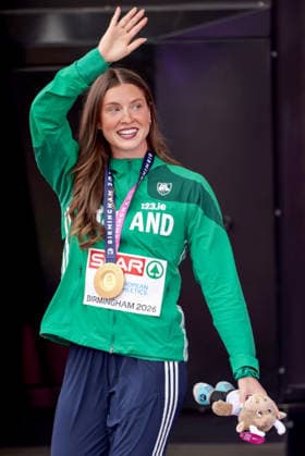 2026 European Athletics Championships, Alexander Stadium, Birmingham, England 16 8 2026 Women™s Heptathlon Medal Ceremony Ireland™s Kate O™Connor waves to the crowd after receiving her gold medal Kate O™Connor waves to the crowd after receiving her gold medal 16 8 2026  Copyright: xx 0U6A8364