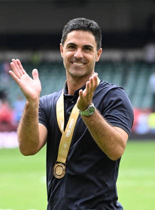 CARDIFF, WALES - AUGUST 16: Arsenal Manager Mikel Arteta applauds the fans after the 2026 FA Community Shield match between Arsenal and Manchester City at Principality Stadium on August 16, 2026 in Cardiff, Wales.  Copyright: xMBxMediax