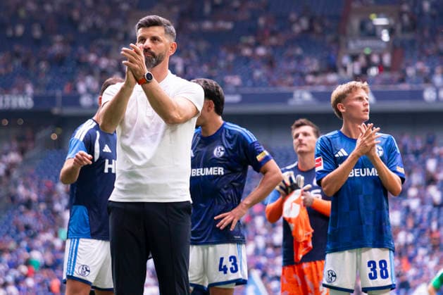 15.08.2026, Fussball, Testspiel FC Schalke 04 - Real Madrid CF. Trainer Miron Muslic (FC Schalke 04) bedankt sich. Gelsenkirchen Veltins Arena NRW Deutschland xRHR-FOTO DEx *** August 15, 2026, Soccer, Friendly Match: FC Schalke 04 vs. Real Madrid CF; Coach Miron Muslic; FC Schalke 04 Expresses Its Gratitude; Gelsenkirchen; Veltins Arena; North Rhine-Westphalia; Germany; xRHR; PHOTO: DEx Copyright: DennisxEwert RHR-FOTOx RHR-FOTO DE