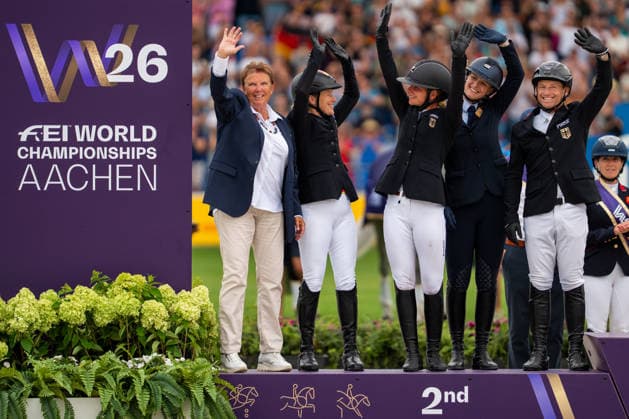 Das deutsche Team gewinnt Silber. Michael Jung, Malin Hansen-Hotopp, Julia Krajewski und Libussa Luebbeke FEI World Championships Aachen 2026, Eventing Jumping, 16.08.2026 FEI World Championships Aachen 2026, Eventing Jumping, 16.08.2026 Aachen *** The German team wins silver: Michael Jung, Malin Hansen Hotopp, Julia Krajewski, and Libussa Luebbeke FEI World Championships Aachen 2026, Eventing Jumping, August 16, 2026 FEI World Championships Aachen 2026, Eventing Jumping, August 16, 2026 Aachen Copyright: xEibner-Pressefoto J.xDerondeaux EP_JDU