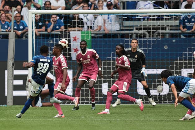 Junior Adamu (FC Schalke 04) beim Testspiel zwischen dem FC Schalke 04 und Real Madrid CF - Copyright: Thomas Pakusch *** Junior Adamu of FC Schalke 04 during the friendly match between FC Schalke 04 and Real Madrid CF. Copyright Thomas Pakusch