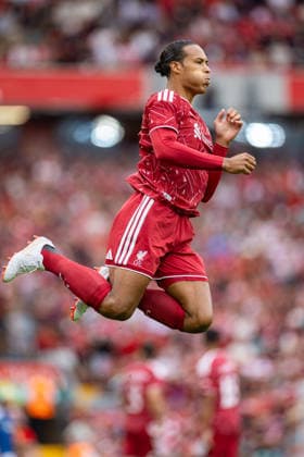 Football - Pre-Season Friendly - Liverpool FC v Como 1907 LIVERPOOL, ENGLAND - Sunday, August 16, 2026: Liverpool s captain Virgil van Dijk before a pre-season friendly match between Liverpool FC and Como 1907 at Anfield. (Photo by David Rawcliffe Propaganda) LIVERPOOL Anfield MERSEYSIDE ENGLAND  Copyright: xDavidxRawcliffex P2026-08-16-Liverpool_Como-64