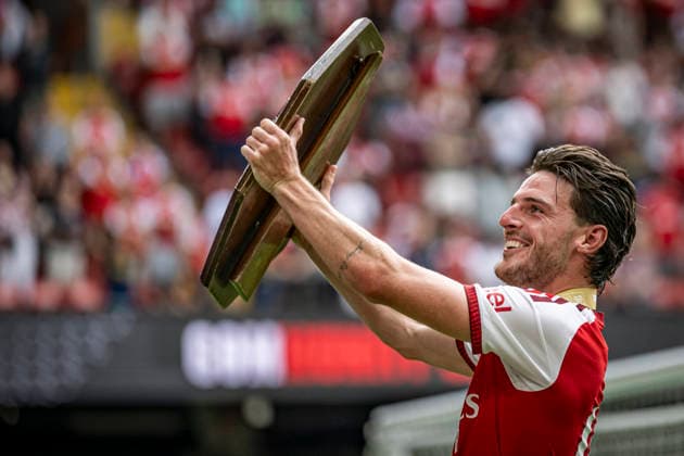 RECORD DATE NOT STATED 16th August 2026; Millennium Stadium, Cardiff, Wales; Community Shield Football, Arsenal versus Manchester City; Declan Rice of Arsenal holds up the Community Shield after Arsenal beat Manchester City 3-0 GodfreyxPitt
