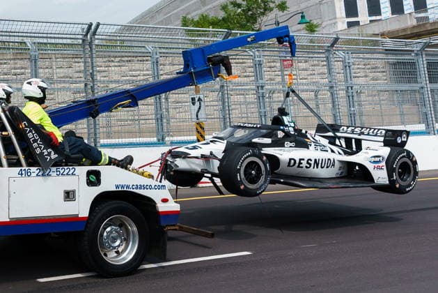 August 16, 2026, Markham, On, Canada: The car of Louis Foster, of England, is carried away after crashing during the 2026 Honda Indy in Markham, Ont. on Sunday, Aug. 16, 2026. Canada News - August 16, 2026  - ZUMAc35_ 20260816_zaf_c35_008 Copyright: xKeitoxNewmanx
