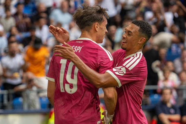 Torschuetze Carlos Espi (Real Madrid, 19) jubelt mit Trent Alexander-Arnold (Real Madrid, 12), GER FC Schalke 04 vs. Real Madrid, Fussball-Vereine Freundschaftsspiele 2026 27, KW33, 16.08.2026 GER FC Schalke 04 vs. Real Madrid, Fussball-Vereine Freundschaftsspiele 2026 27, KW33, 16.08.2026 Gelsenkirchen *** Goal scorer Carlos Espi (Real Madrid, 19) celebrates with Trent Alexander-Arnold (Real Madrid, 12), GER FC Schalke 04 vs. Real Madrid, Soccer Club Friendly Matches 2026–27, Week 33, August 16, 2026, GER FC Schalke 04 vs. Real Madrid, Soccer Club Friendly Matches 2026–27, Week 33, August 16, 2026, Gelsenkirchen Copyright: xEibner-Pressefoto FabianxFriesex EP_FFE