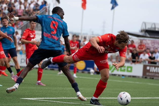 KERZERS, FRIBOURG, SWITZERLAND - AUGUST 16: Josias Lukembila of FC Sion stops an FC Kerzers player during the Swiss Cup first round match between FC Kerzers and FC Sion at Stadion Erli on August 16, 2026 in Kerzers, Fribourg, Switzerland.  Copyright: xLivioxBaeriswylx xSPPx Sportspressphoto_SPR209044