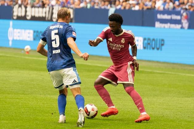 16.08.2026: Fußball: FC Schalke 04 - Real Madrid, Testspiel in der Veltins Arena Gelsenkirchen. Vinicius Junior (Real Madrid, 7) VS Timo Becker (Schalke 04, 5) WICHTIGER HINWEIS: Gemäß den Vorgaben der DFL und des DFB ist es untersagt, in dem Stadion und oder vom Spiel angefertigte Fotoaufnahmen in Form von Sequenzbildern und oder videoähnlichen Fotostrecken zu verwerten bzw. verwerten zu lassen. *** August 16, 2026: Soccer – FC Schalke 04 vs. Real Madrid, friendly match at the Veltins Arena in Gelsenkirchen; Vinicius Junior (Real Madrid) 7 vs. Timo Becker (Schalke 04), 5 IMPORTANT NOTICE: In accordance with the guidelines of the DFL and the DFB, it is prohibited to use or allow the use of photographs taken in the stadium and or during the match in the form of sequential images and or video-like photo series. Copyright: xJamesxZabelx