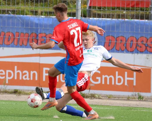Regionalliga Nord Saison 2026-2027 Hamburger SV II - SV DrochtersenAssel im Stadion Hoheluft Ole Schulz (SV DrochtersenAssel), Simon Kristiansen (HSV II) *** Regionalliga Nord 2026–2027 Season: Hamburger SV II vs. SV Drochtersen-Assel at Hoheluft Stadium; Ole Schulz (SV Drochtersen-Assel), Simon Kristiansen (HSV II)