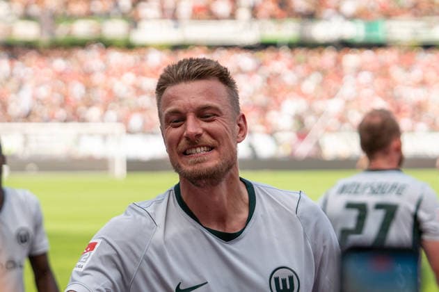 Deutschland: Fussball 2. Bundesliga, 2. Spieltag 2026 2027, Hannover 96 - VfL Wolfsburg am 16.08.2026 in Hannover (Heinz von Heiden Arena): Tor zum 0:1 Fabian Reese (VfL Wolfsburg, 11) Elfmeter Schuss Jubel, Freude, Torjubel, Emotionen, Gesichtsausdruck, Mimik Hauke Wahl (VfL Wolfsburg, 6) *** German Soccer 2. Bundesliga, Matchday 2, 2026–2027, Hannover 96 vs. VfL Wolfsburg on August 16, 2026, at the Heinz von Heiden Arena in Hannover; Fabian Reese (VfL Wolfsburg) scores the 0–1 goal, 11 penalty kick, celebration, joy, goal celebration, emotions, facial expression, facial gestures, Hauke Wahl (VfL Wolfsburg), 6 Copyright: xSvenxHeidmannx