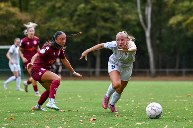 16.08.2026, Fußball, Play-offs DFB-Pokal Frauen 2026 2027, Fortuna Köln - SG 99 Andernach Paula Petri (9 Andernach) erobert den Ball. *** August 16, 2026, Soccer, 2026–2027 DFB Women s Cup Playoffs, Fortuna Cologne vs. SG 99 Andernach; Paula Petri 9; Andernach wins possession