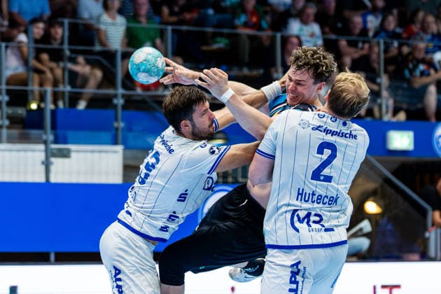 16.08.2026, GER, Handball, Maenner, Saison 26 27, Wartburg-Cup presented by Koetter Security, ThSV Eisenach - TBV Lemgo Lippe Tim Suton (TVB Lemgo-Lippe), Tillman Leu (ThSV Eisenach,99), Lukas Hutecek (TVB Lemgo-Lippe) 99817 Eisenach Werner-Assmann-Halle Am Sportp Thueringen Deutschland *** August 16, 2026, GER, Handball, Men, 2026–2027 Season, Wartburg Cup presented by Koetter Security, ThSV Eisenach vs. TVB Lemgo Lippe, Tim Suton (TVB Lemgo Lippe), Tillman Leu (ThSV Eisenach, 99), Lukas Hutecek (TVB Lemgo Lippe), 99817 Eisenach, Werner Assmann Hall, Am Sportpark, Thuringia, Germany