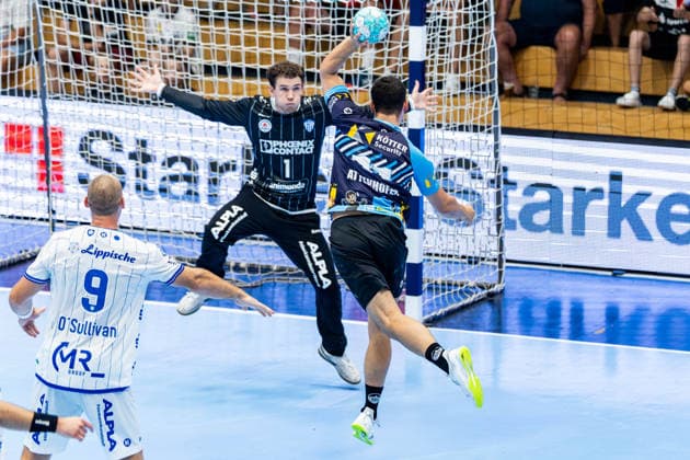16.08.2026, GER, Handball, Maenner, Saison 26 27, Wartburg-Cup presented by Koetter Security, ThSV Eisenach - TBV Lemgo Lippe Gian Attenhofer (ThSV Eisenach,11), Constantin Moestl (TVB Lemgo-Lippe) 99817 Eisenach Werner-Assmann-Halle Am Sportp Thueringen Deutschland *** August 16, 2026, GER, Handball, Men, 2026–2027 Season, Wartburg Cup presented by Koetter Security, ThSV Eisenach vs. TVB Lemgo Lippe, Gian Attenhofer (ThSV Eisenach), 11, Constantin Moestl (TVB Lemgo Lippe), 99817 Eisenach, Werner Assmann, Halle am Sportpark, Thuringia, Germany