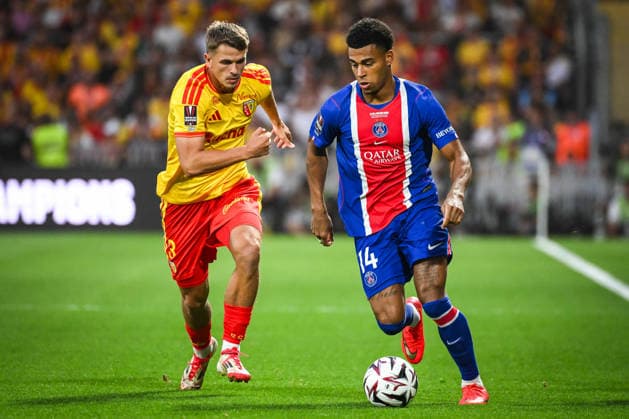 August 16, 2026, Lens, France, France: Maik NAWROCKI of Lens and Desire DOUE of PSG during the Champions Trophy (Trophee des Champions) match between RC Lens and Paris Saint-Germain (PSG) at Bollaert-Delelis Stadium on August 16, 2026 in Lens, France. RC Lens V Paris Saint-Germain - Champions Trophy  - ZUMAm308 20260816_zsp_m308_002 Copyright: xMatthieuxMirvillex