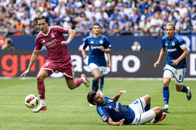 Testspiel: FC Schalke 04 - Real Madrid; 16.08.2026 Mertcan Ayhan (FC Schalke 04, 43), Alvaro Carreras (Real Madrid, 18) Testspiel: FC Schalke 04 - Real Madrid; Veltins-Arena, Gelsenkirchen; 16.08.2026 *** Friendly Match: FC Schalke 04 vs. Real Madrid, August 16, 2026; Mertcan Ayhan (FC Schalke 04, 43), Alvaro Carreras (Real Madrid, 18); Friendly Match: FC Schalke 04 vs. Real Madrid, Veltins Arena, Gelsenkirchen, August 16, 2026 Copyright: xBEAUTIFULxSPORTS Buriakovx